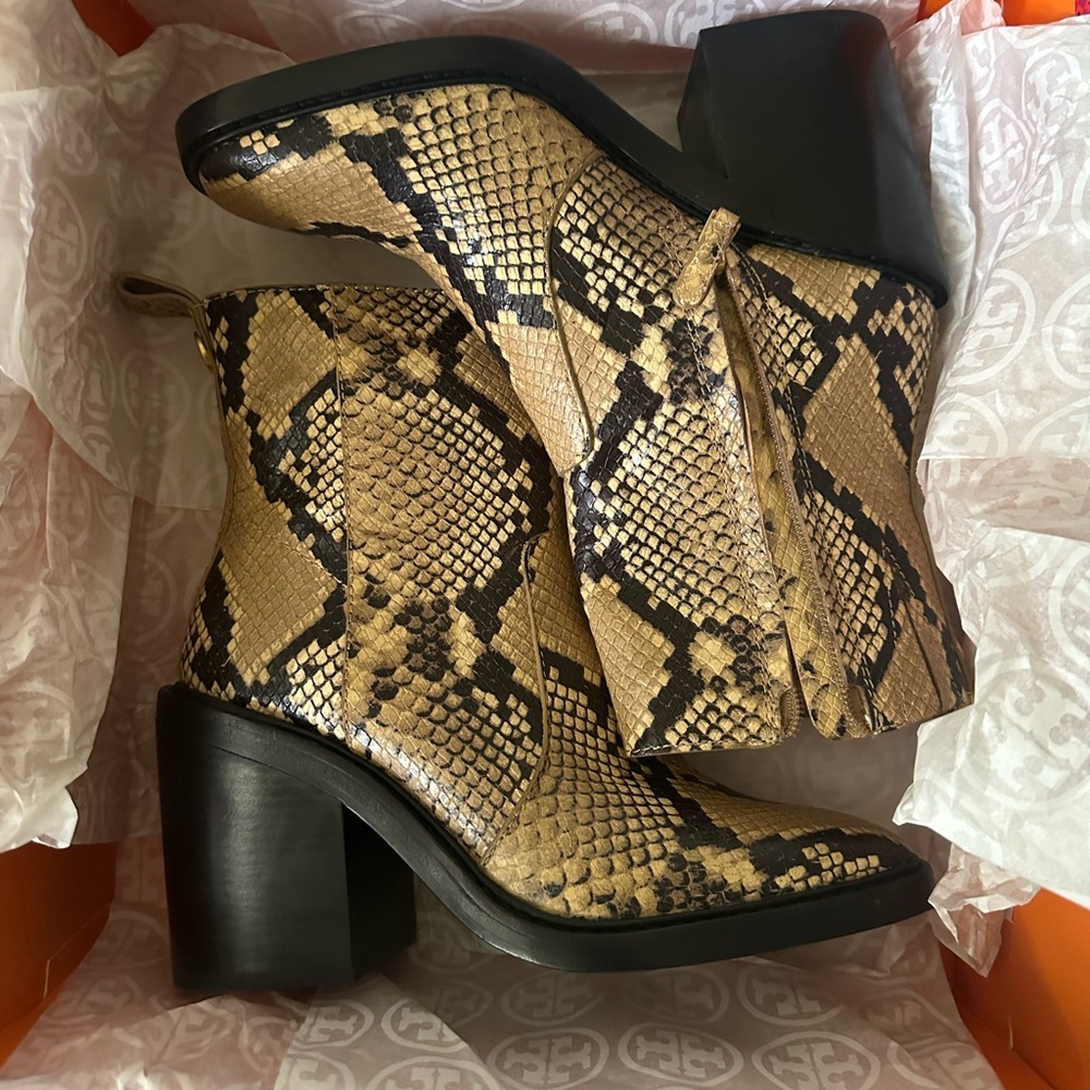 Tory Burch, ankle boots size 7 like new